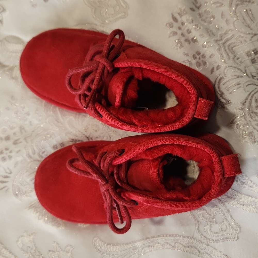 In great condition. Kid's Neumen ll Boot Toddler - UGG - Picture 4 of 5